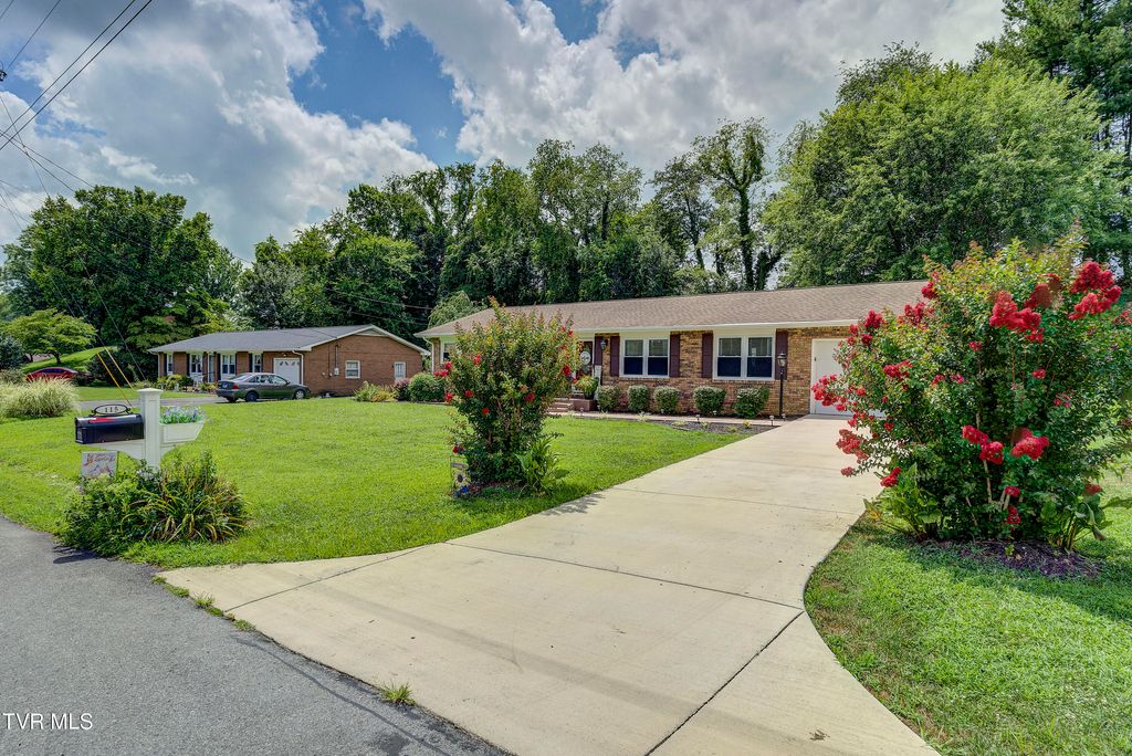 Photo of 115 Lancelot Drive, Elizabethton, TN 37643 (MLS # 9988703)