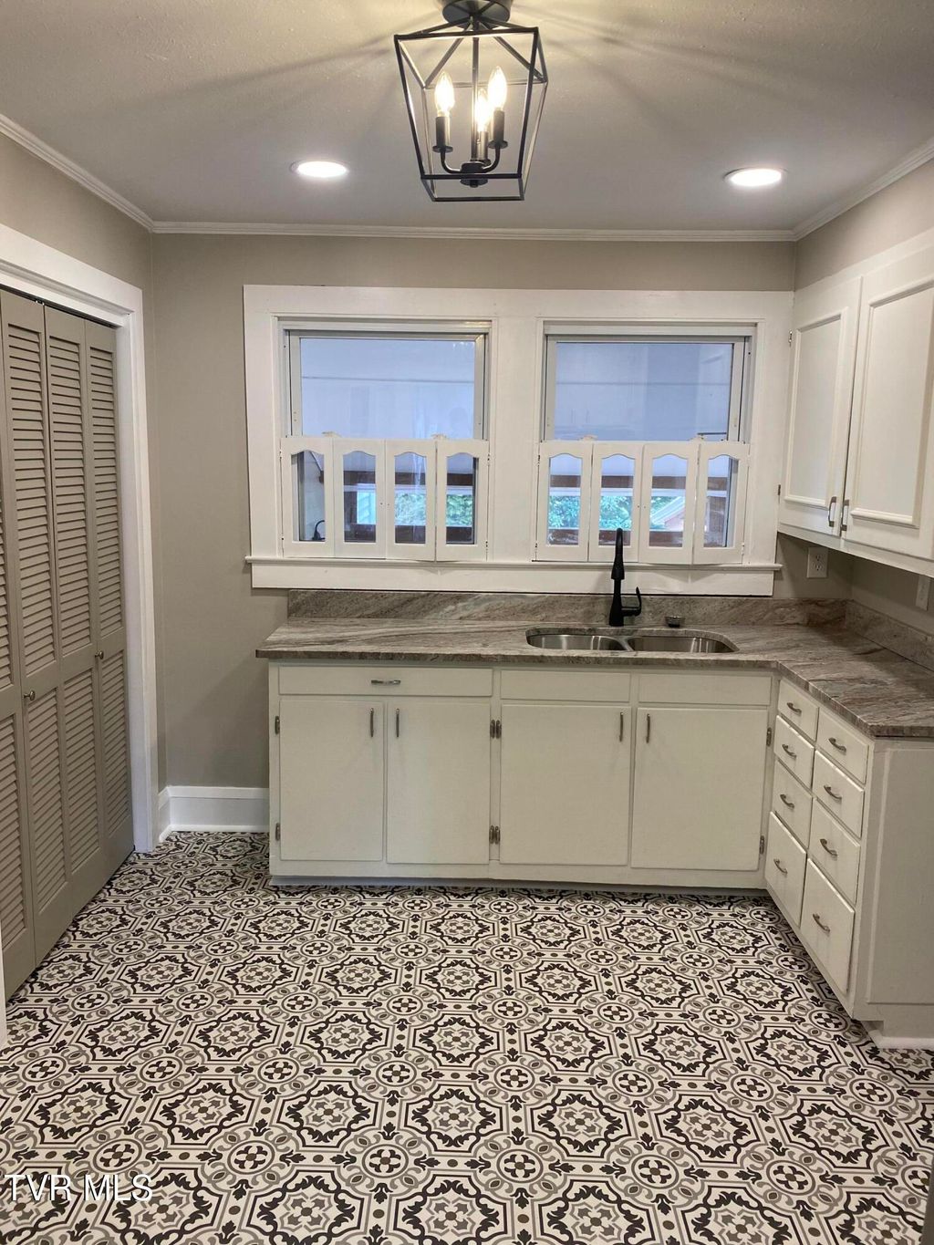 Photo of 315 Oak Grove Avenue, Greeneville, TN 37745 (MLS # 9991743)