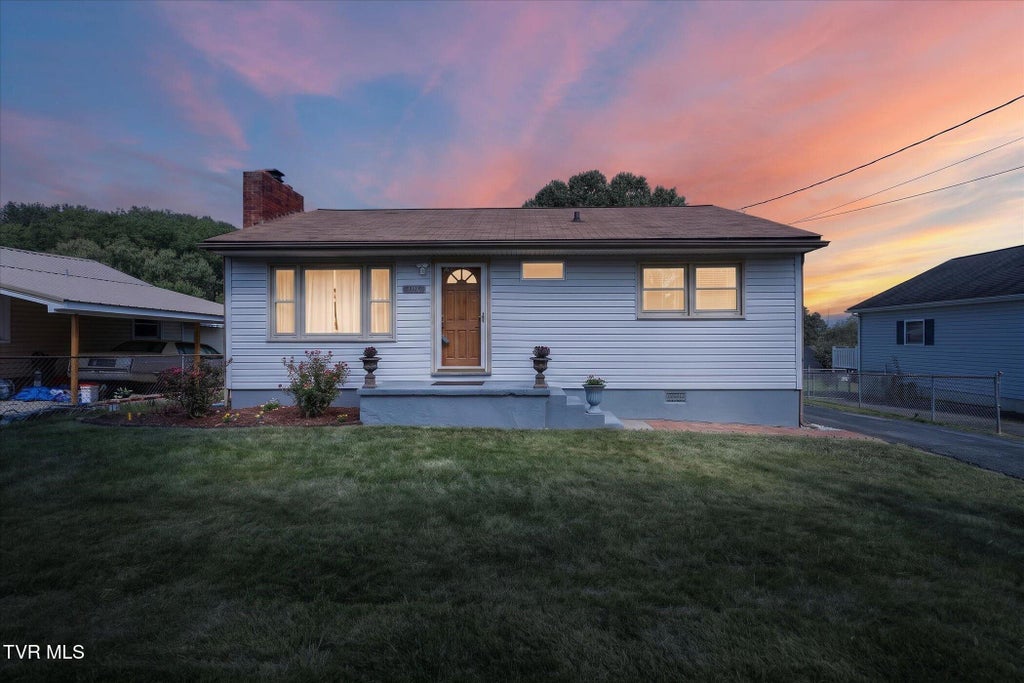 Photo of 906 Mcarthur Street, Johnson City, TN 37601 (MLS # 10001723)