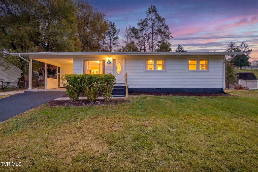 Photo of 324 Elmhurst Drive, Kingsport, TN 37663 (MLS # 10002615)