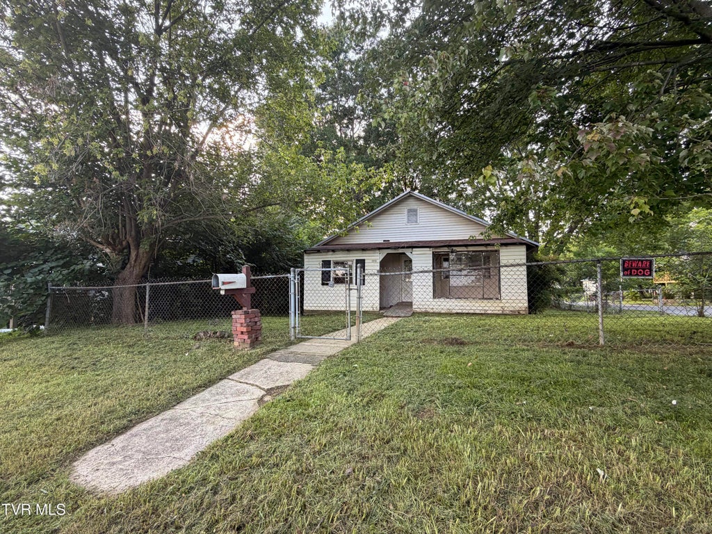 Photo of 1315 Myrtle Avenue, Johnson City, TN 37601 (MLS # 9998903)