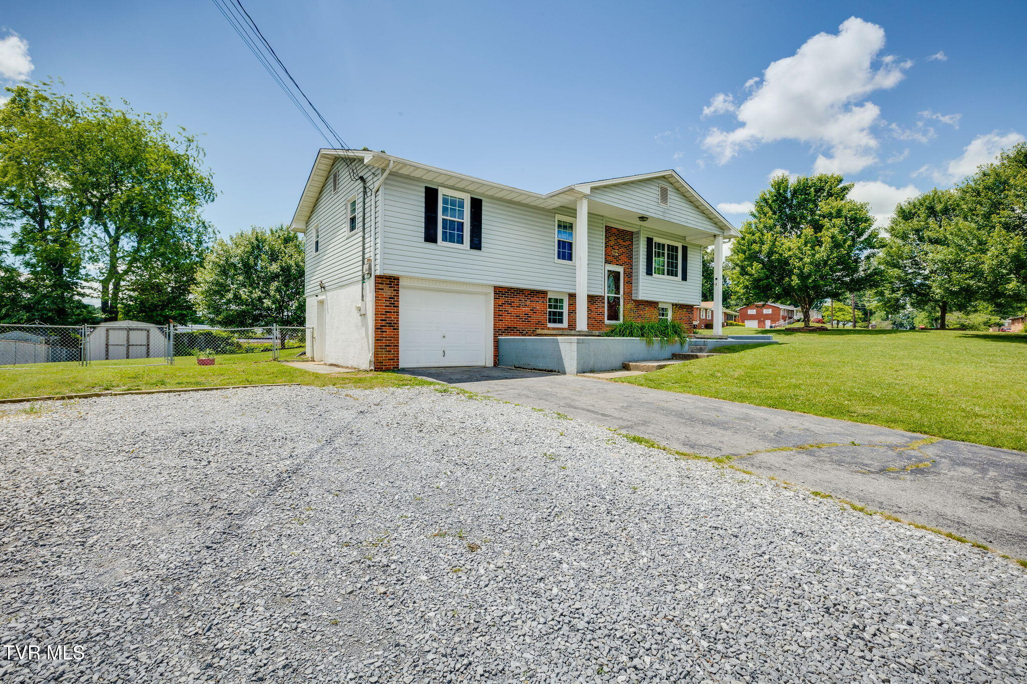 404 Laurel Ct. Ct, Piney Flats, Tennessee image 2