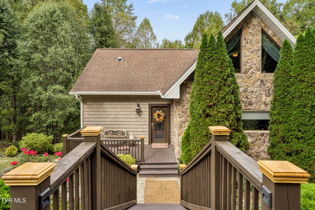 Photo of 206 Quail Run Court, Johnson City, TN 37601 (MLS # 10001988)
