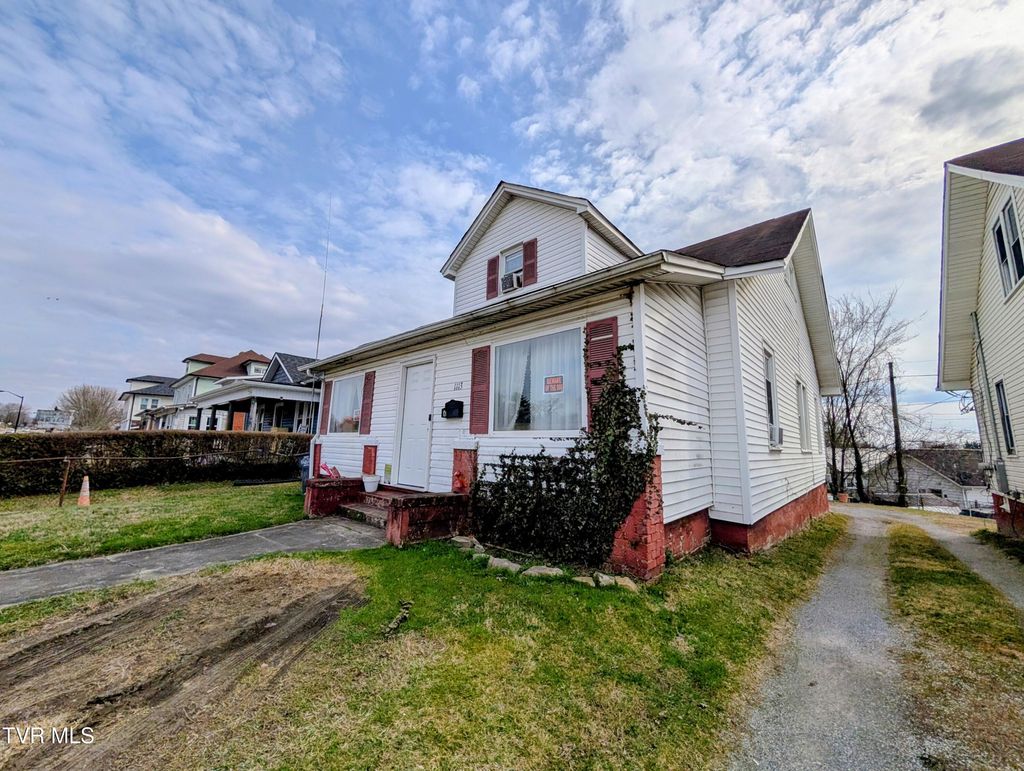 Photo of 1113 Center Street, Kingsport, TN 37660 (MLS # 9991616)