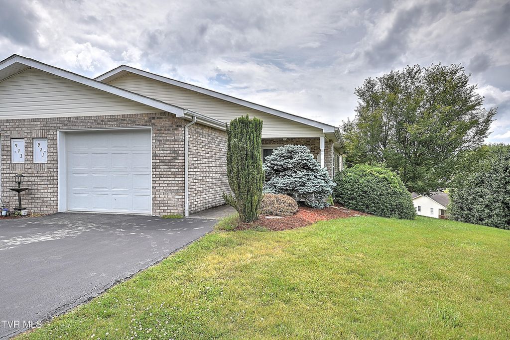 Photo of 921 Cornerstone Court #921, Kingsport, TN 37660 (MLS # 9995947)