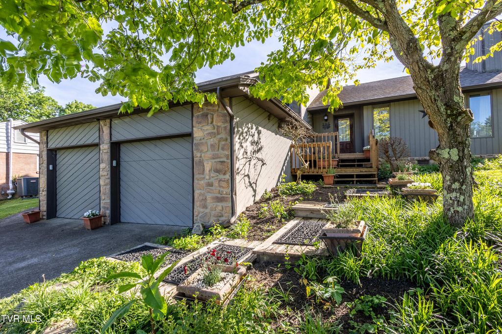 Photo of 3604 Crest Road, Kingsport, TN 37664 (MLS # 9980138)