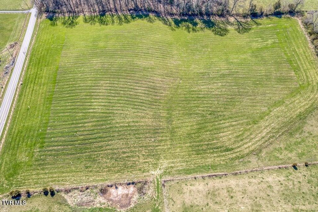 Photo of 661683 Tennessee 44, Bristol, TN 37620 (MLS # 9993388)