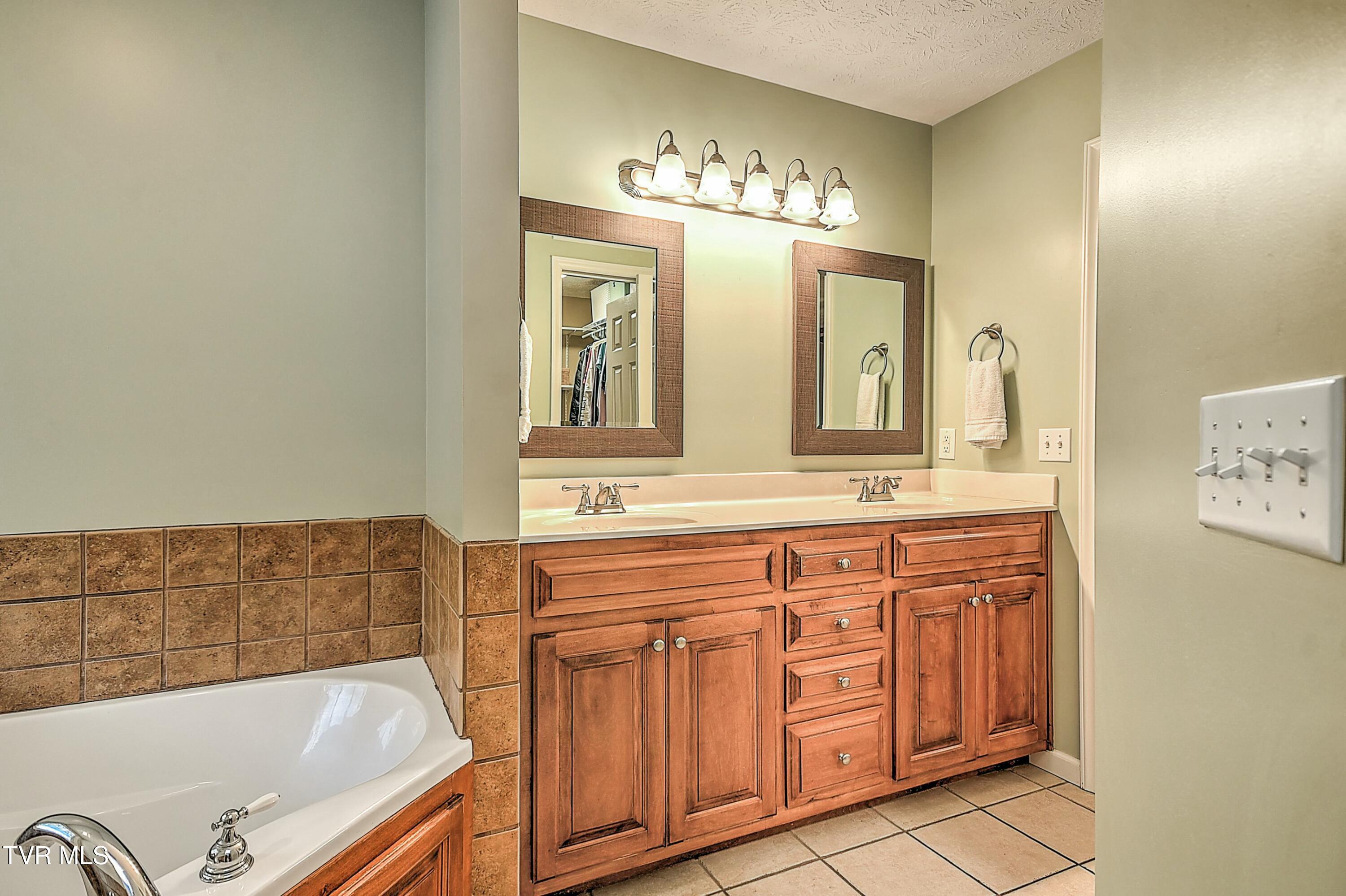 120 Sunnyfield Drive Drive, Blountville, Tennessee image 26