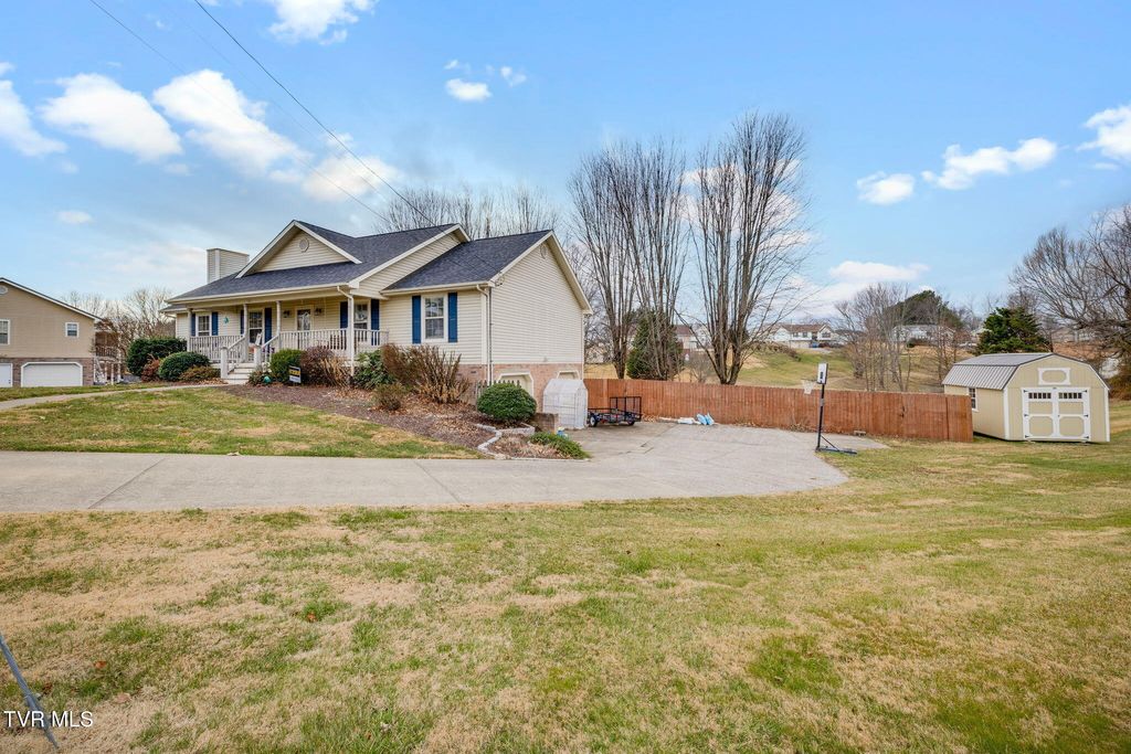 Photo of 11 Oyce Rowe Court, Jonesborough, TN 37659 (MLS # 9990033)