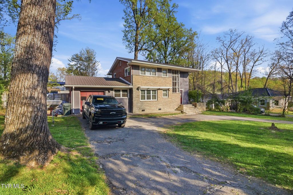 Photo of 209 Haynes Boulevard, Greeneville, TN 37745 (MLS # 9993744)