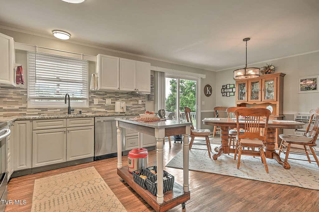 Photo of 244 Sunrise Drive, Elizabethton, TN 37643 (MLS # 9998752)