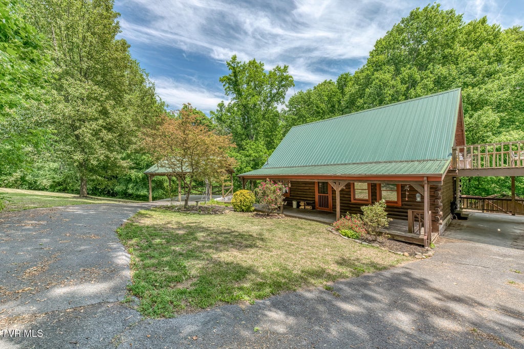 Photo of 130 Redwood Drive, Elizabethton, TN 37643 (MLS # 9995716)
