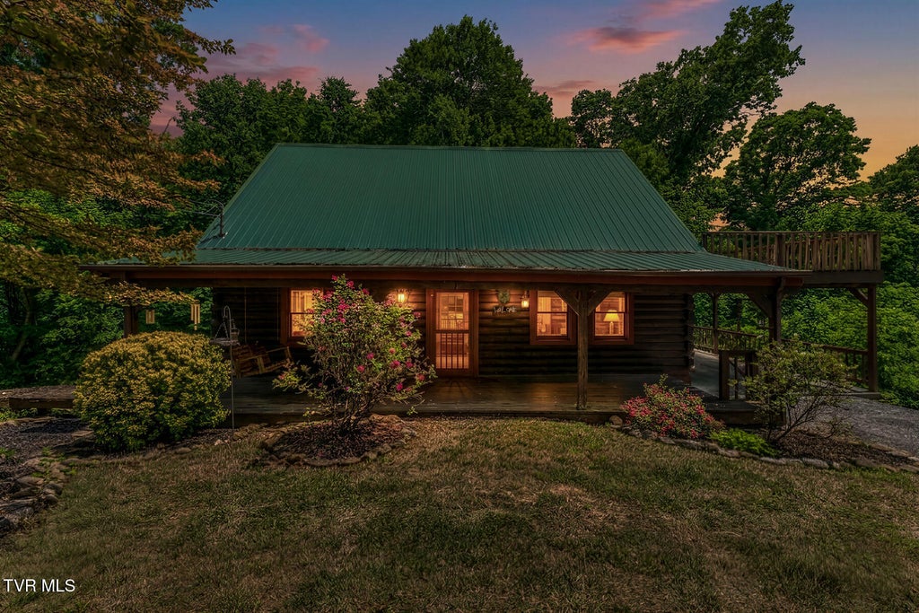 Photo of 130 Redwood Drive, Elizabethton, TN 37643 (MLS # 9995716)