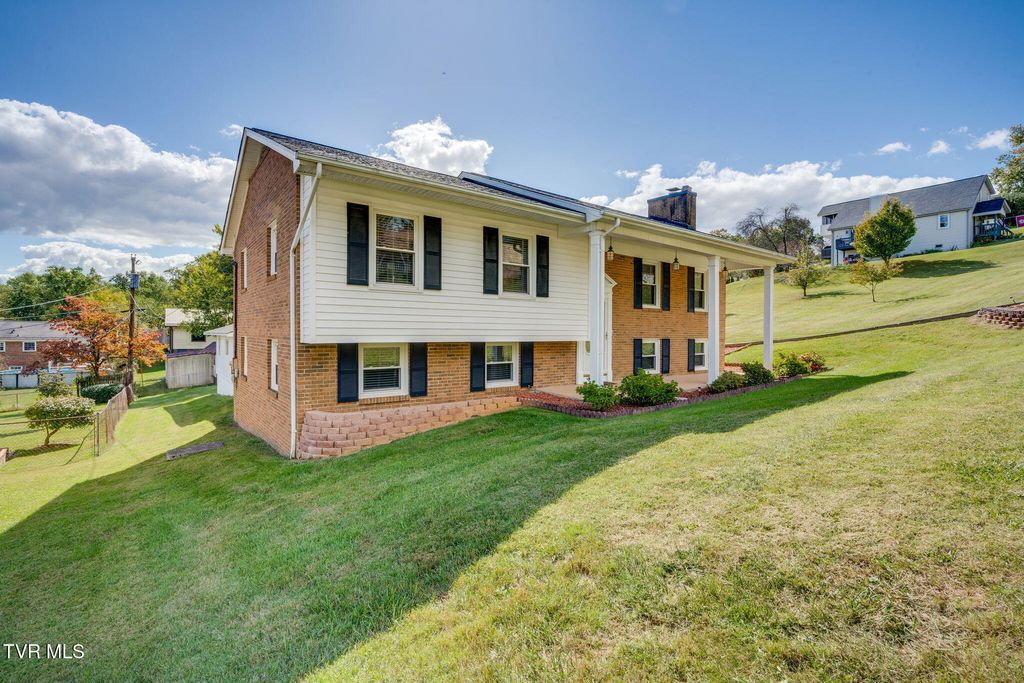 Photo of 2029 Louita Avenue, Kingsport, TN 37660 (MLS # 9987082)