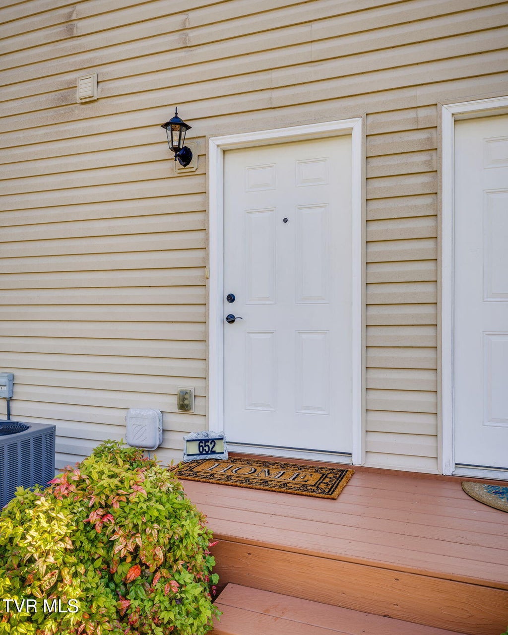 Photo of 652 Grays Pointe Court, Johnson City, TN 37615 (MLS # 10002100)