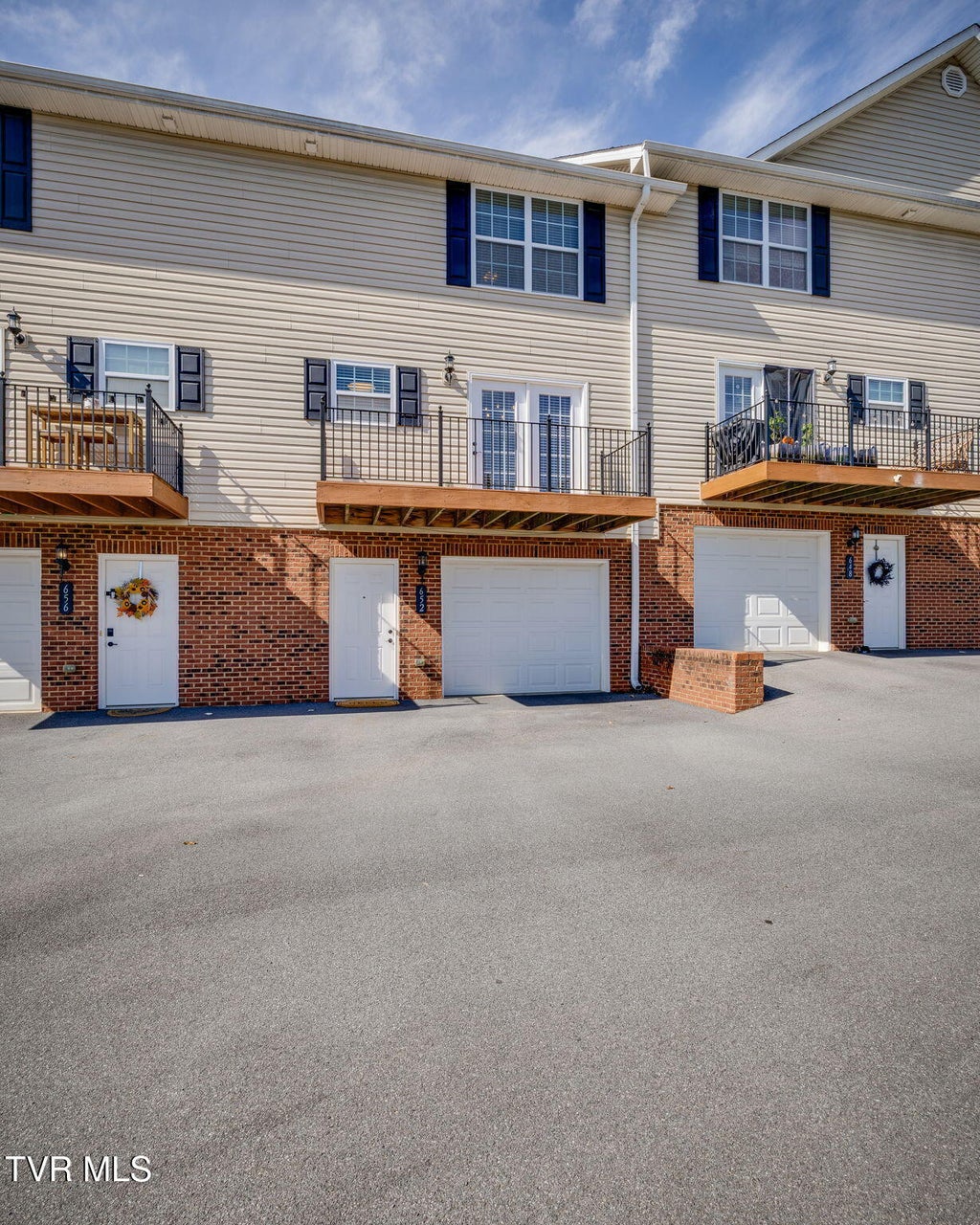 Photo of 652 Grays Pointe Court, Johnson City, TN 37615 (MLS # 10002100)