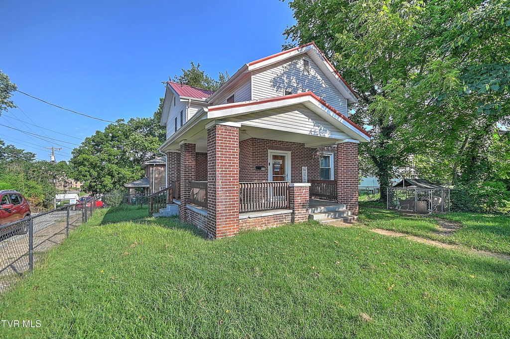 Photo of 416 Moore Street, Bristol, VA 24201 (MLS # 9988009)