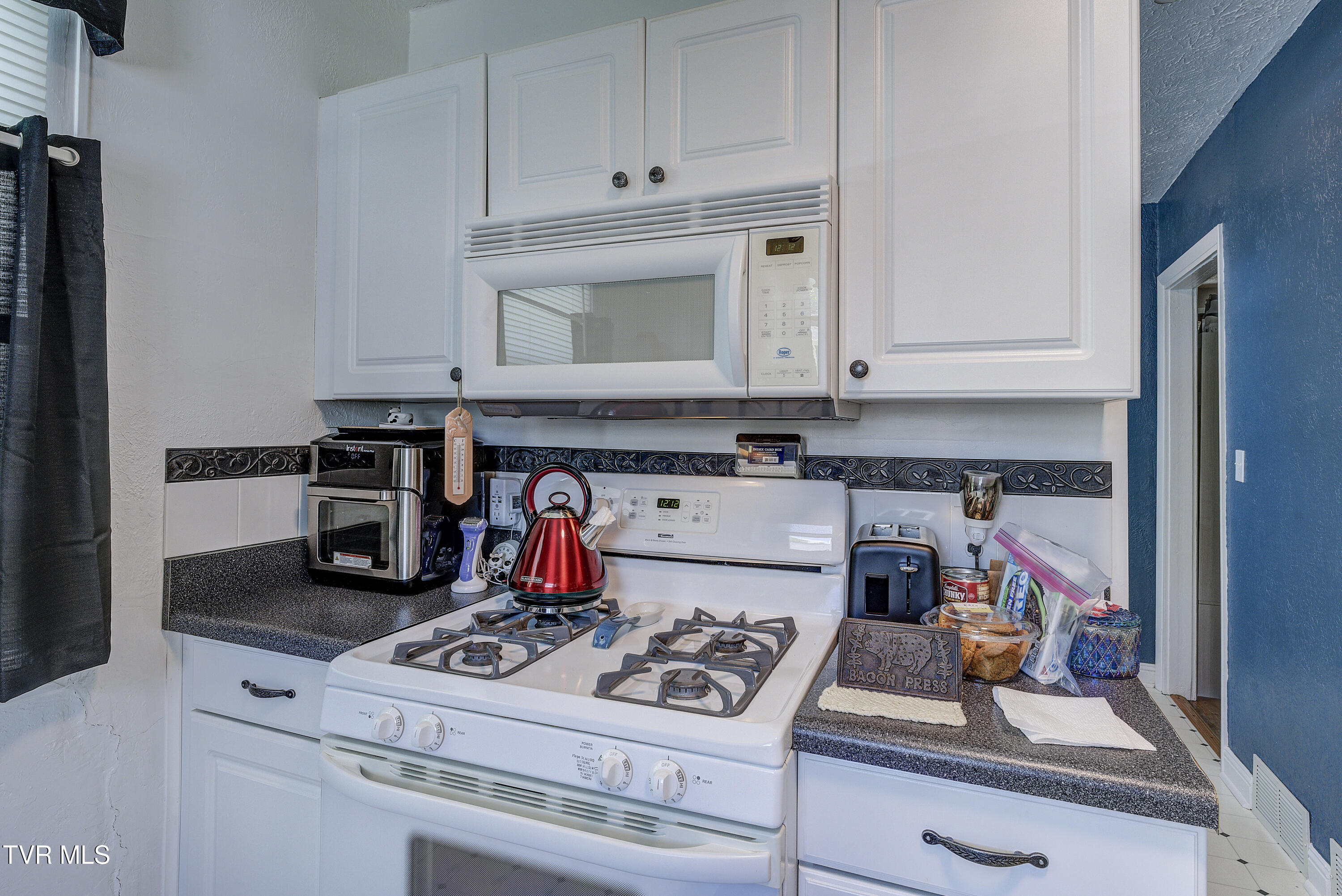 1321 Pineola Avenue, Kingsport, Tennessee image 9