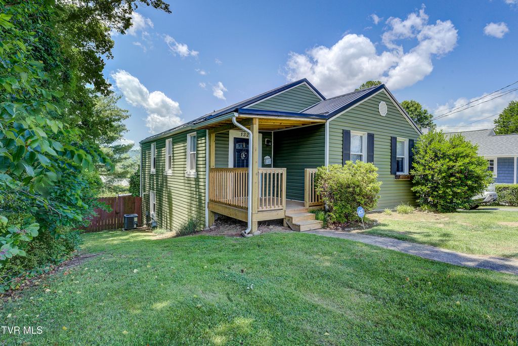 Photo of 1321 Pineola Avenue, Kingsport, TN 37664 (MLS # 9980894)