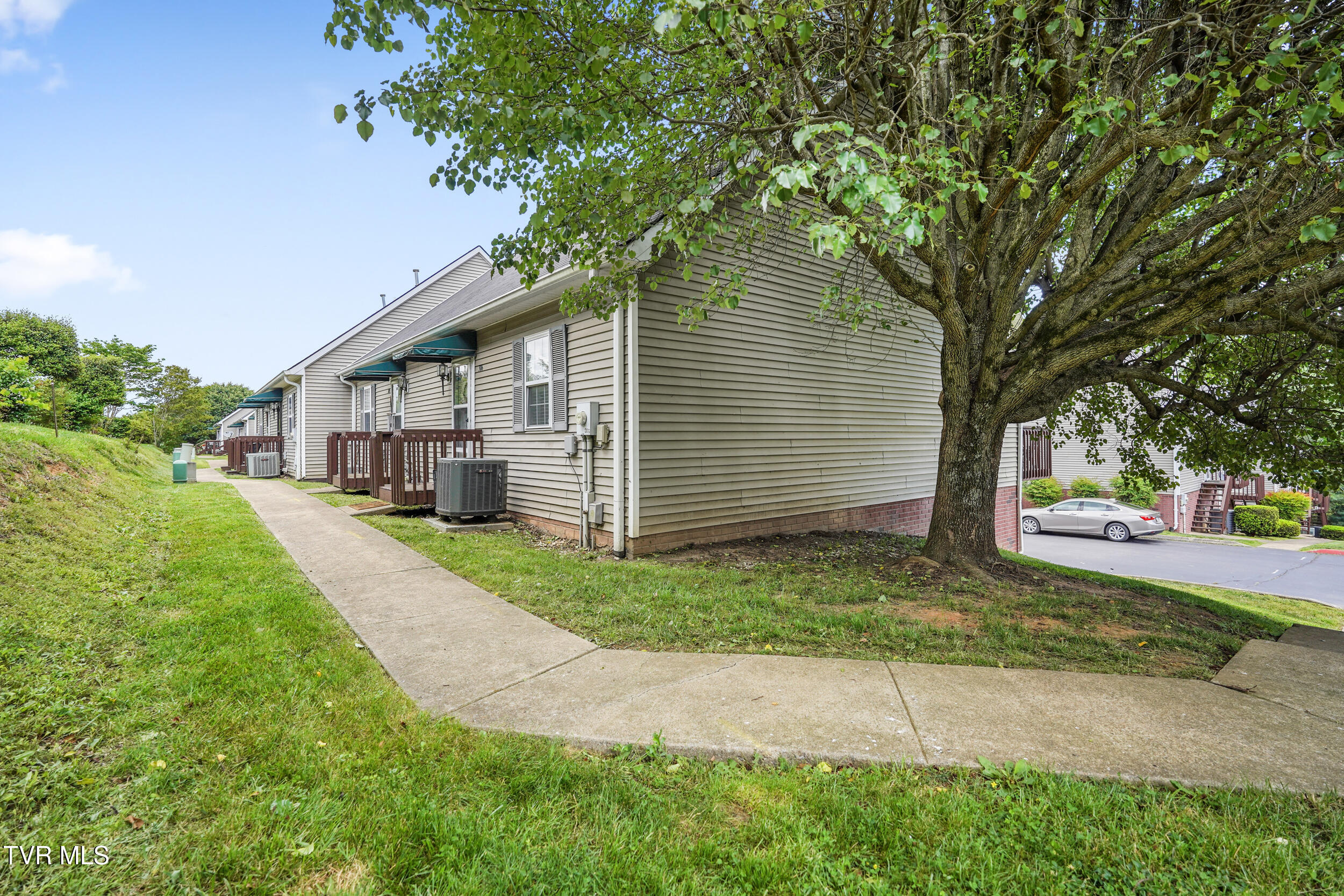 306 Cambridgeshire Court #306, Johnson City, Tennessee image 2