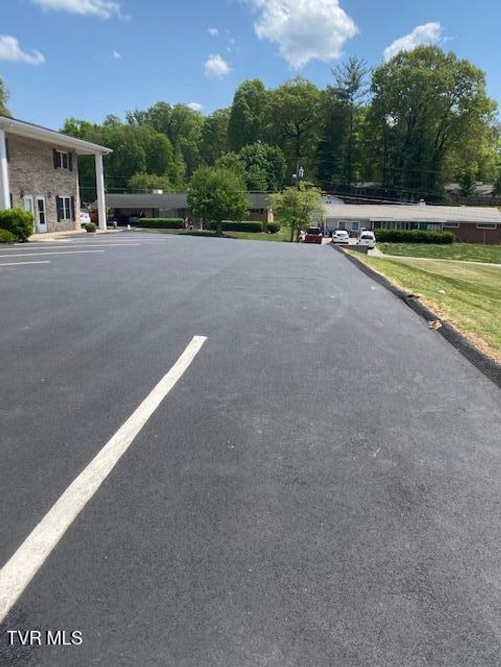 Photo of 730 Sir Echo Drive #9, Kingsport, TN 37663 (MLS # 9994514)