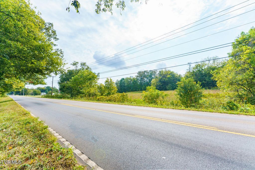 Photo of 3 Boyds Creek Highway, Sevierville, TN 37876 (MLS # 9981042)