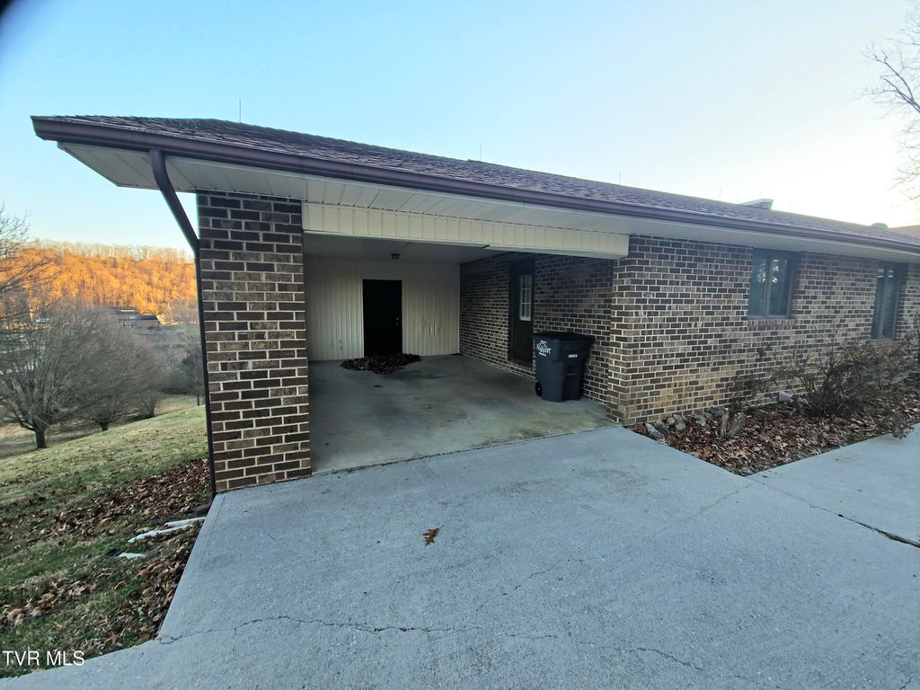 Photo of 346 Eastland Drive, Kingsport, TN 37664 (MLS # 9990399)