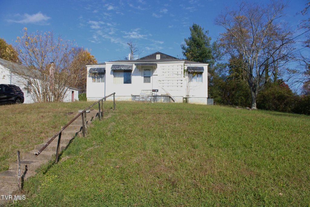 Photo of 106 Anderson Street, Greeneville, TN 37743 (MLS # 9988232)