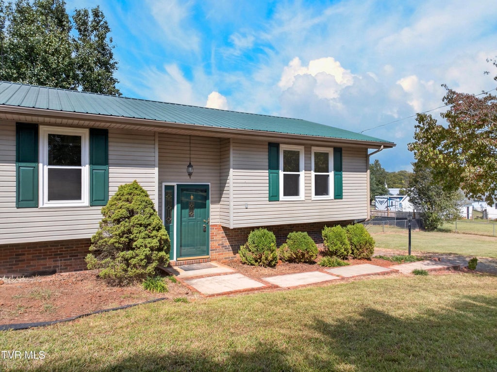 Photo of 112 Heritage Drive, Rogersville, TN 37857 (MLS # 10001902)