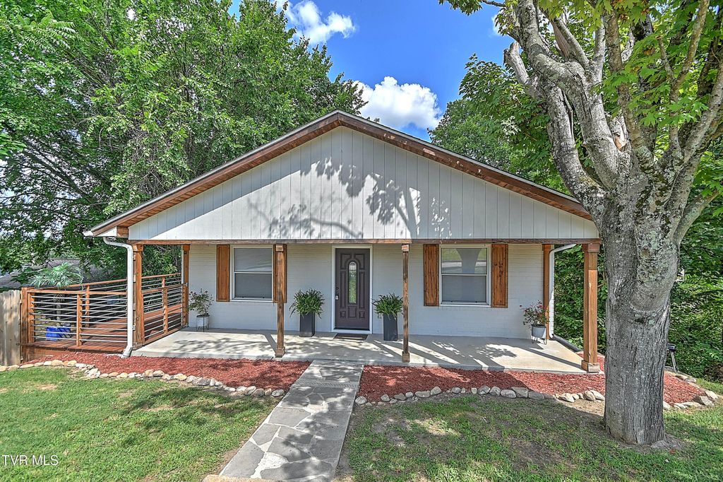 Photo of 122 Park Drive, Kingsport, TN 37660 (MLS # 9984232)