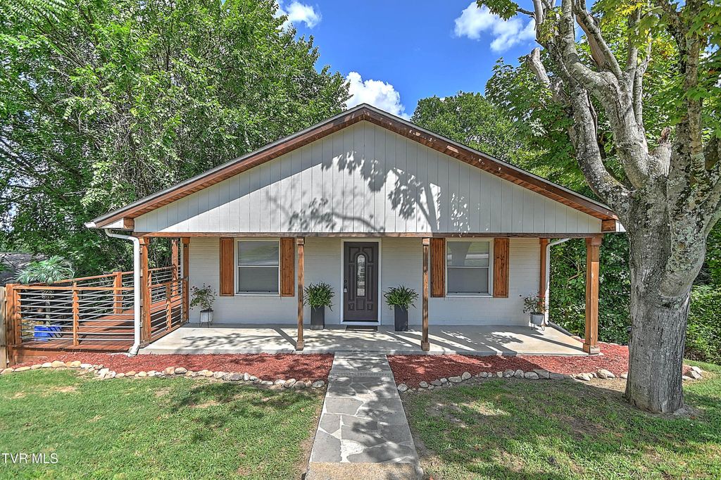 Photo of 122 Park Drive, Kingsport, TN 37660 (MLS # 9984232)