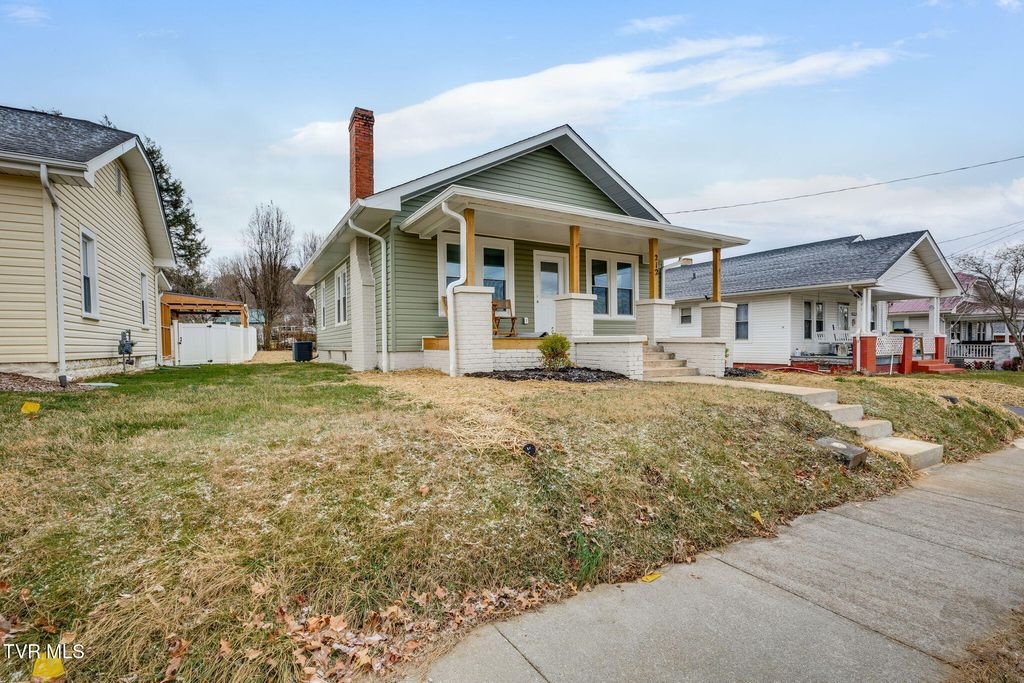 Photo of 212 H Street, Elizabethton, TN 37643 (MLS # 9990249)