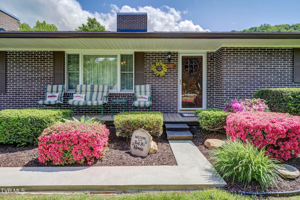 Photo of 200 Mccurry Lane, Erwin, TN 37650 (MLS # 9994403)