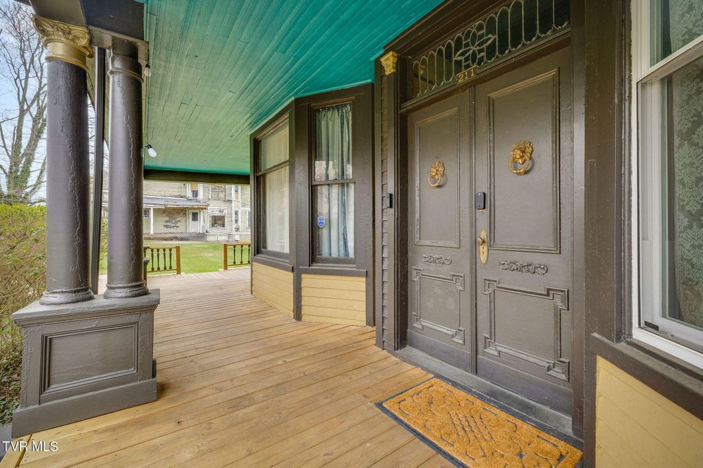 Photo of 211 Johnson Street, Bristol, VA 24201 (MLS # 9993005)