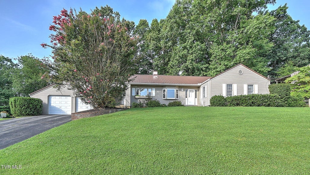 Photo of 1711 Brentwood Drive, Greeneville, TN 37743 (MLS # 10002173)