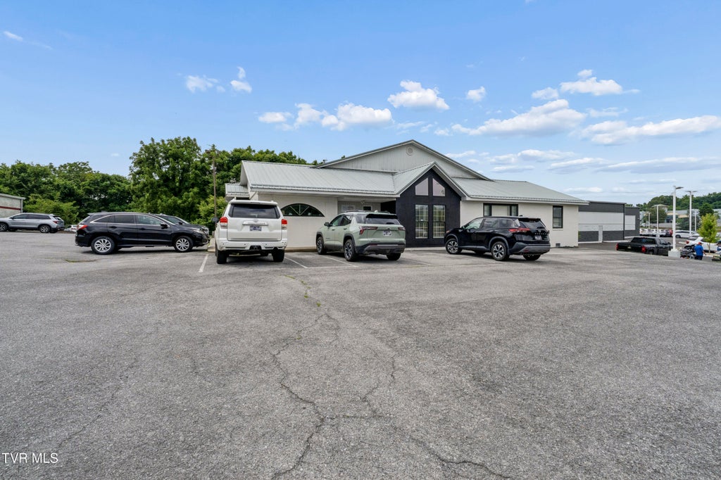 Photo of 200 High Point Drive, Johnson City, TN 37601 (MLS # 9996690)