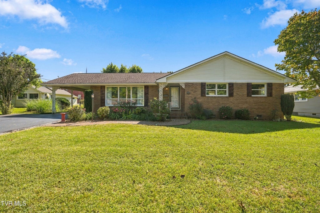 Photo of 1046 Elm Avenue, Erwin, TN 37650 (MLS # 10001608)