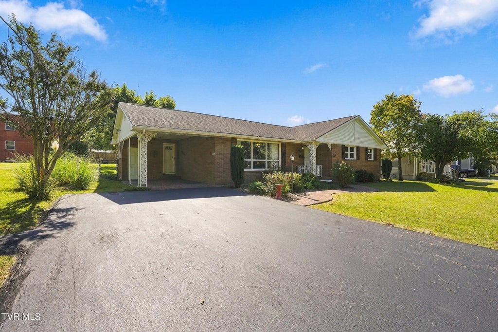 Photo of 1046 Elm Avenue, Erwin, TN 37650 (MLS # 10001608)