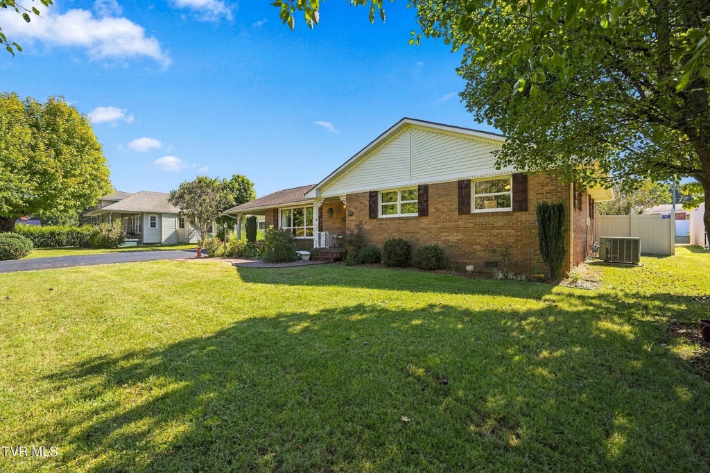 Photo of 1046 Elm Avenue, Erwin, TN 37650 (MLS # 10001608)