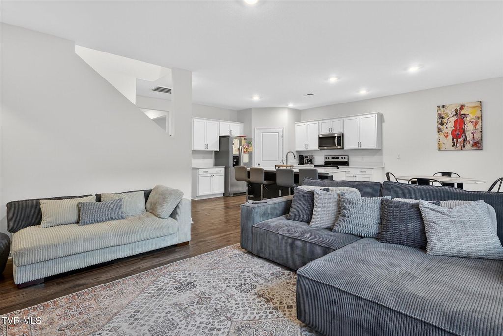 Photo of 2512 Bridgeforth Crossing, Kingsport, TN 37664 (MLS # 9990089)