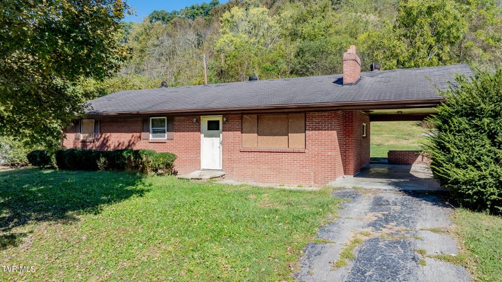 Photo 1 of 25 — 1447 Thompson Creek Road, Honaker, VA 24260