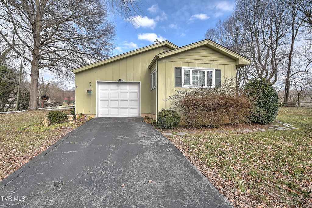 Photo of 204 Exeter Lane, Blountville, TN 37617 (MLS # 9991677)