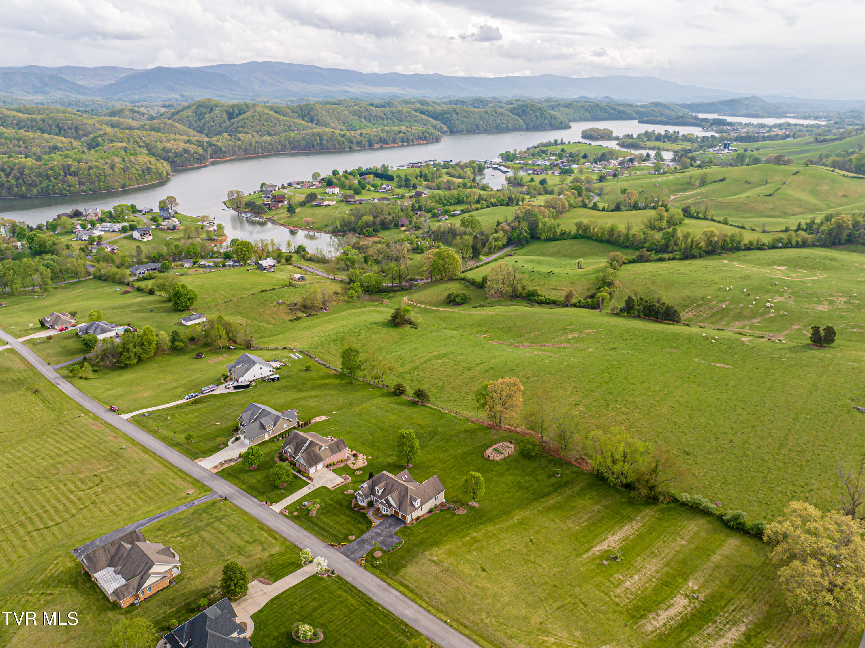 21030 Skyward Drive, Abingdon, Virginia image 2