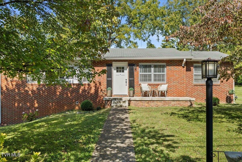 Photo of 300 Peach Blossom Court, Johnson City, TN 37604 (MLS # 9986650)