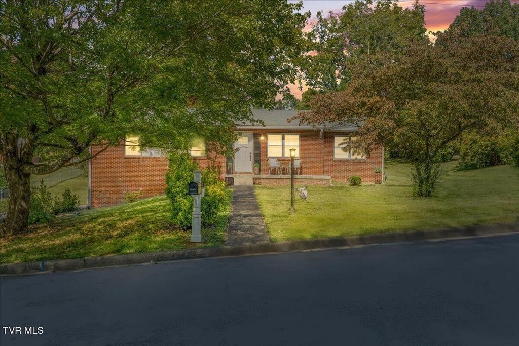 Photo of 300 Peach Blossom Court, Johnson City, TN 37604 (MLS # 9986650)