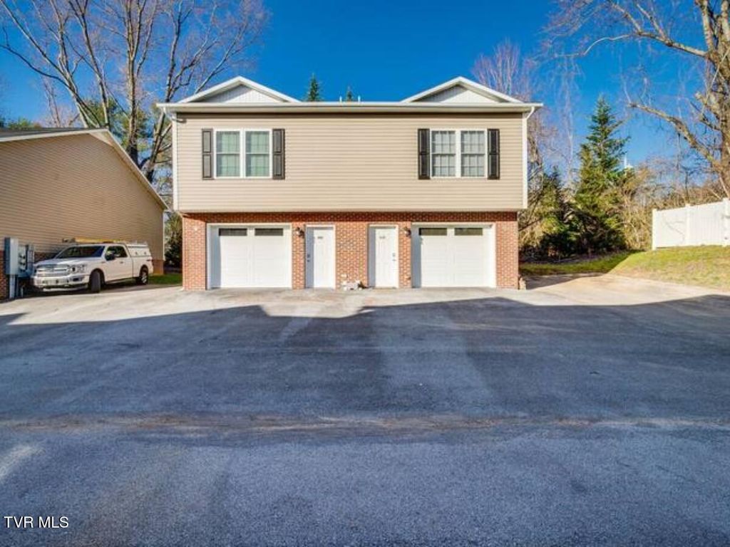 Photo of 169 Grand Avenue #300, Johnson City, TN 37601 (MLS # 9985698)