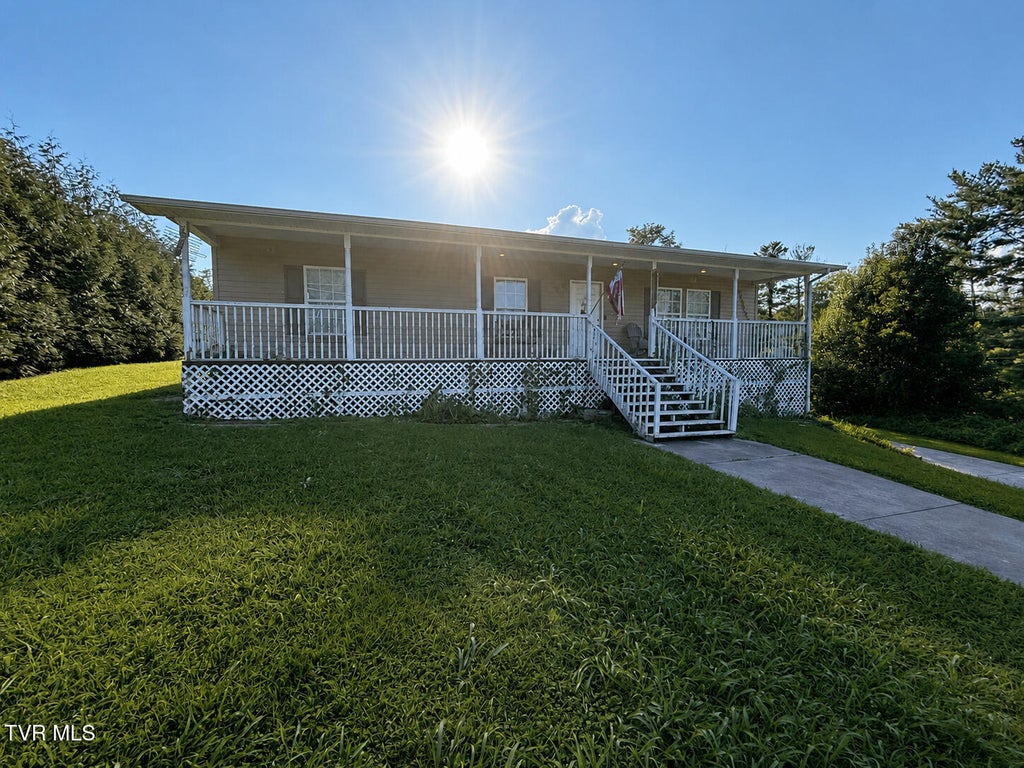 Photo of 18 Windswept Lane, Greeneville, TN 37743 (MLS # 10001047)