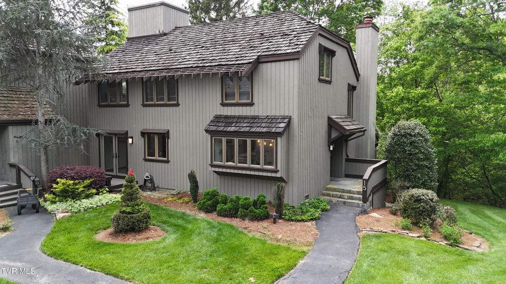 Photo of 15 Crown Circle #15, Kingsport, TN 37660 (MLS # 9979959)