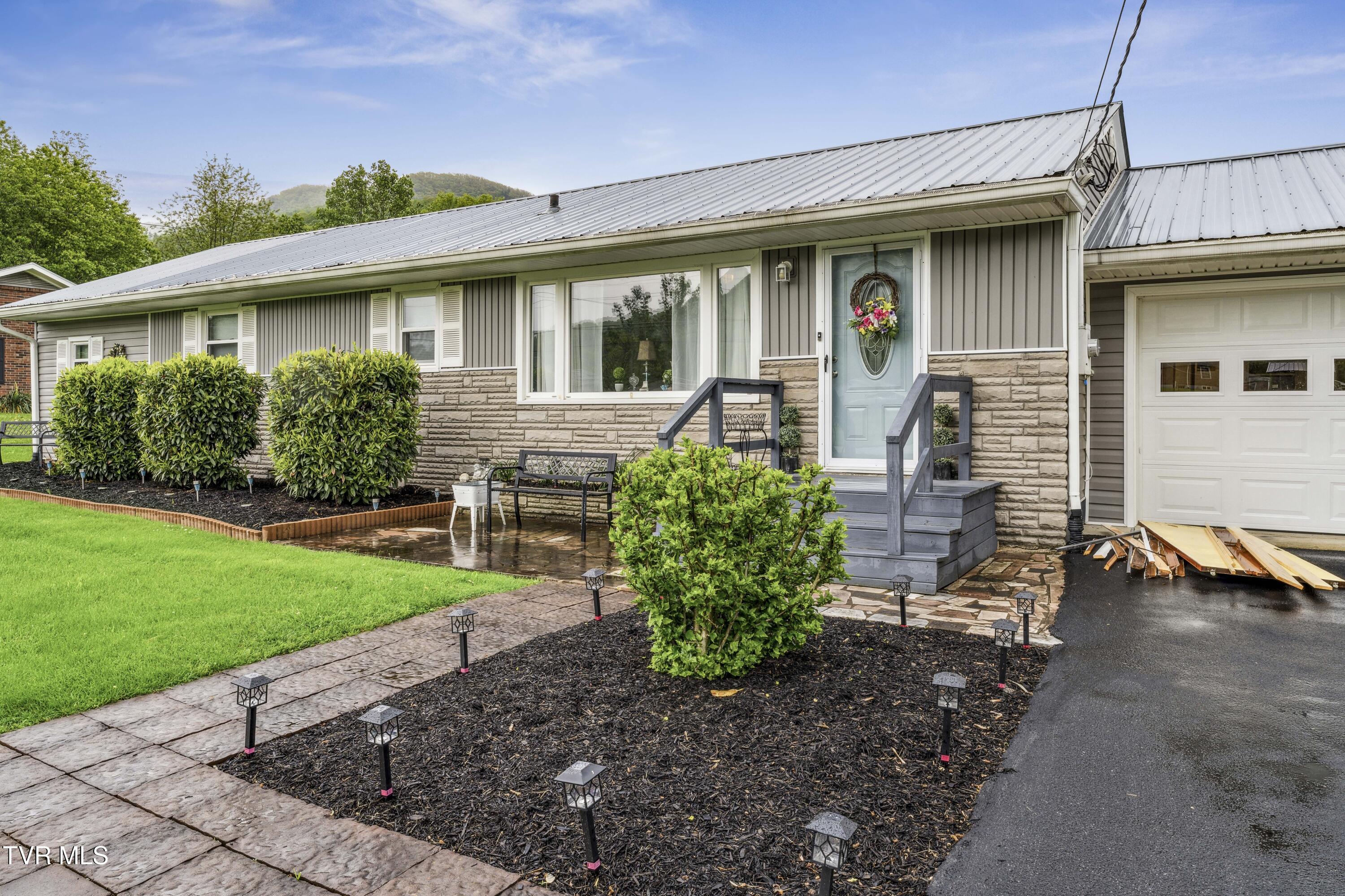410 Crook Street Street, Hampton, Tennessee image 2