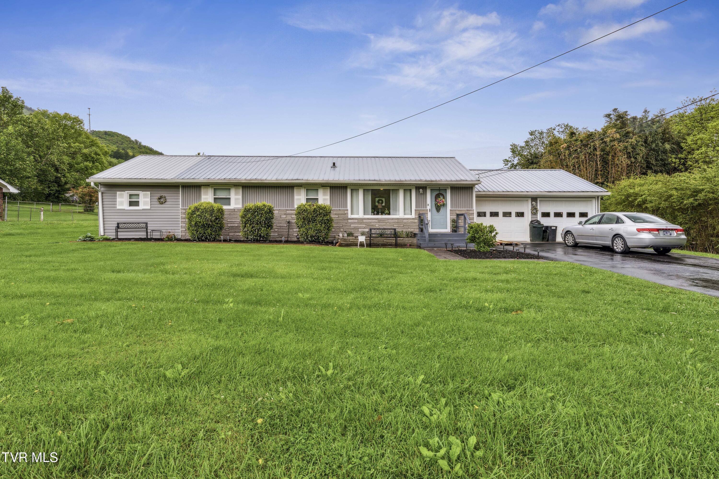 410 Crook Street Street, Hampton, Tennessee image 1